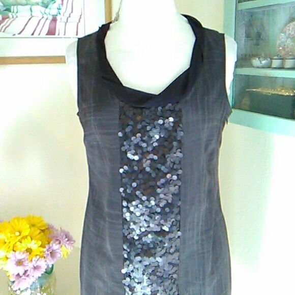 Simply Vera Shift Dress - Picture 2 of 9